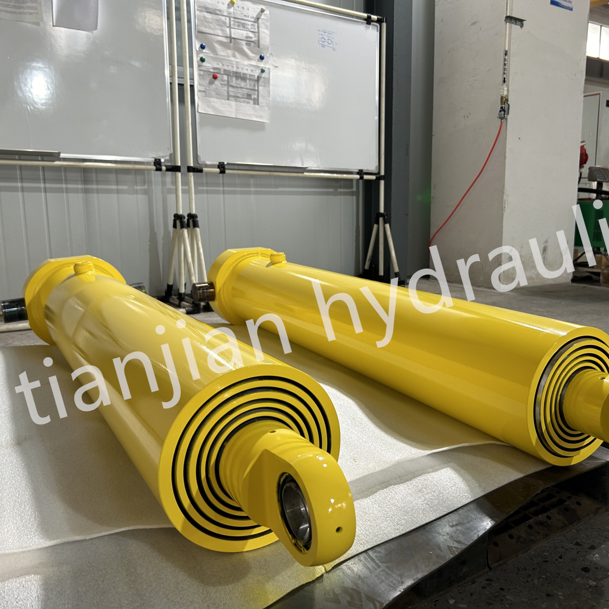 Telescopic cylinder