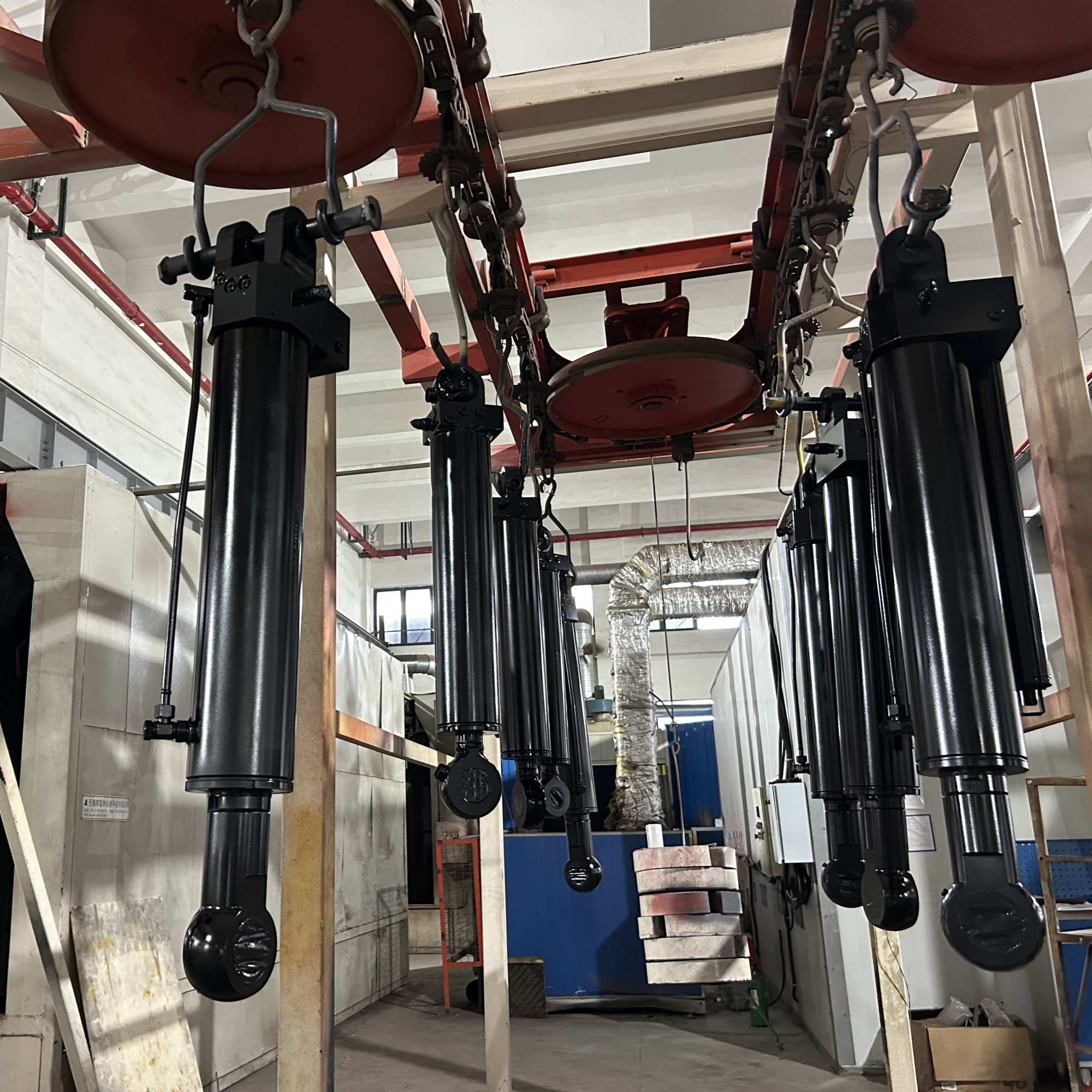 Hydraulic cylinder with valve block