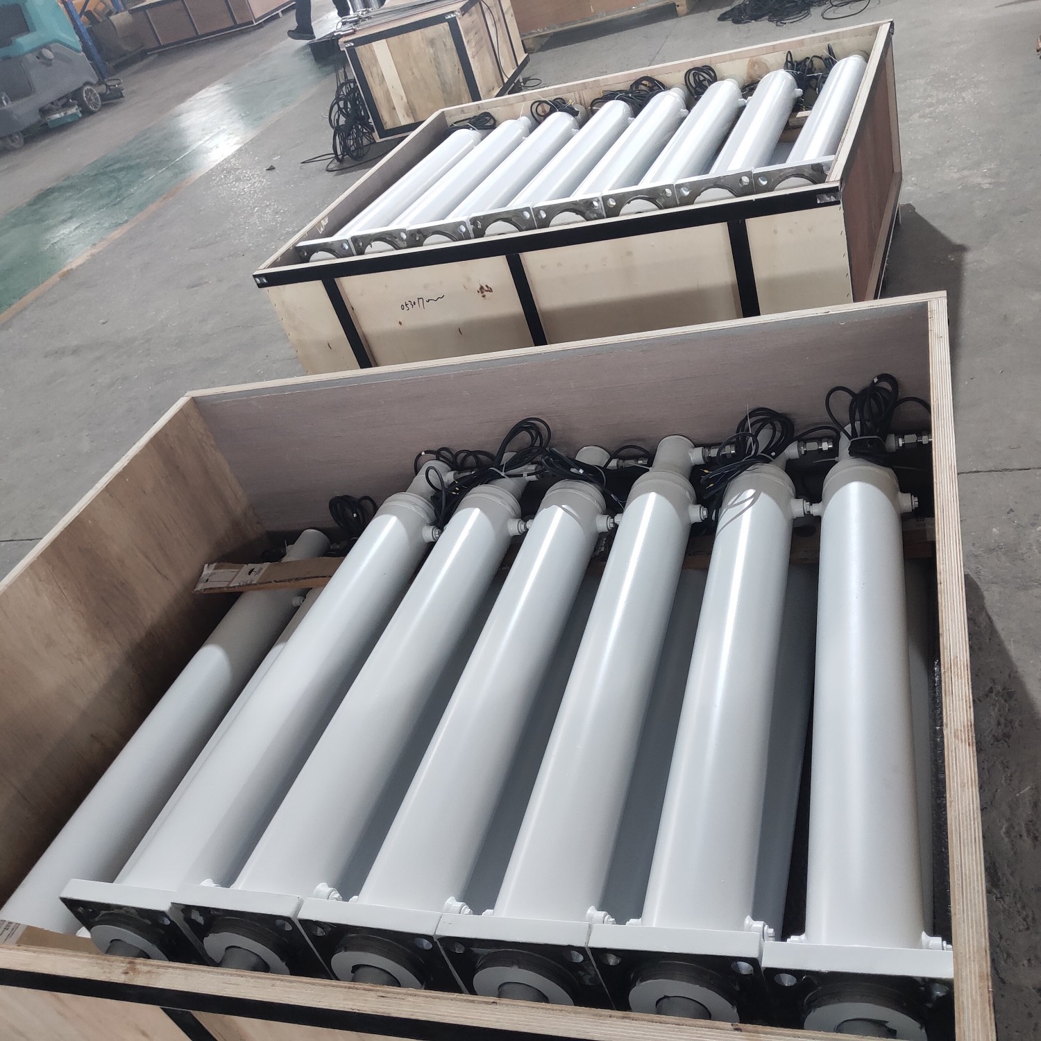 Hydraulic cylinder with sensor