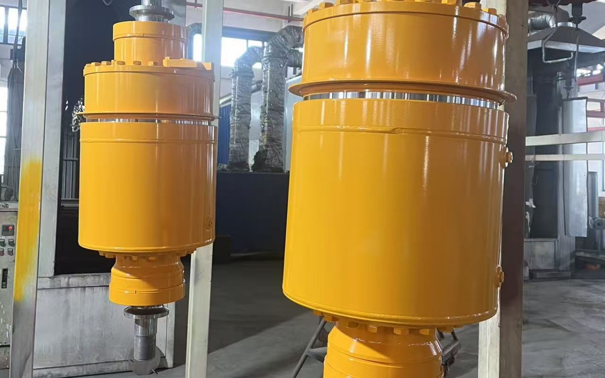 Suspension cylinder for BeLAZ